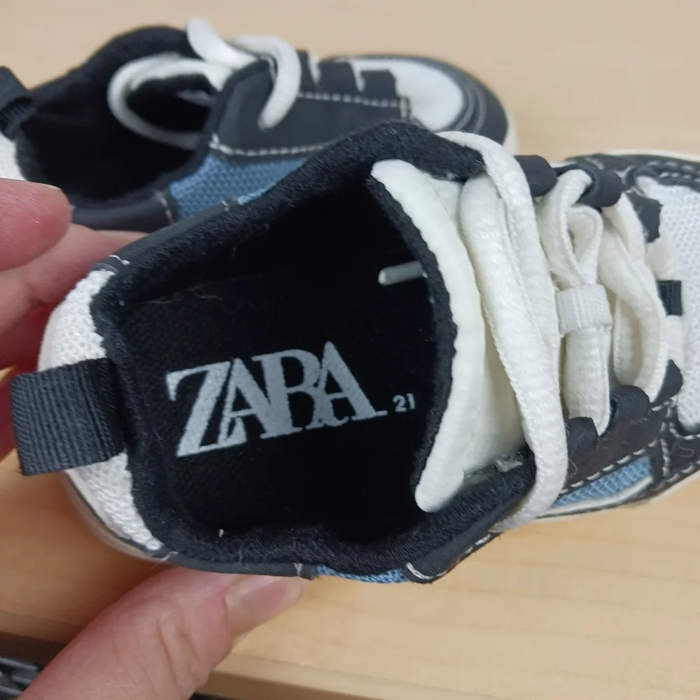 Zara Blue And Black Baby‎ Boy Sneakers Size 21 (5/5.5) Slip On Casual